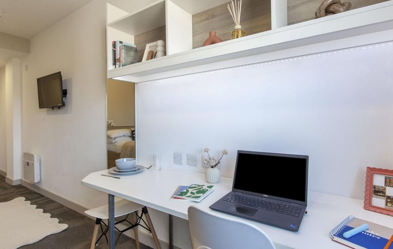 Kings Road, City Centre, Reading - Image 1